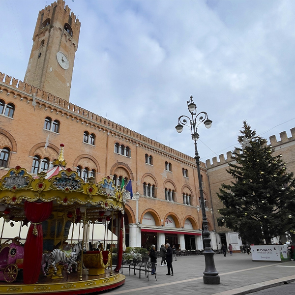 piazza dei signori a Treviso di giorno